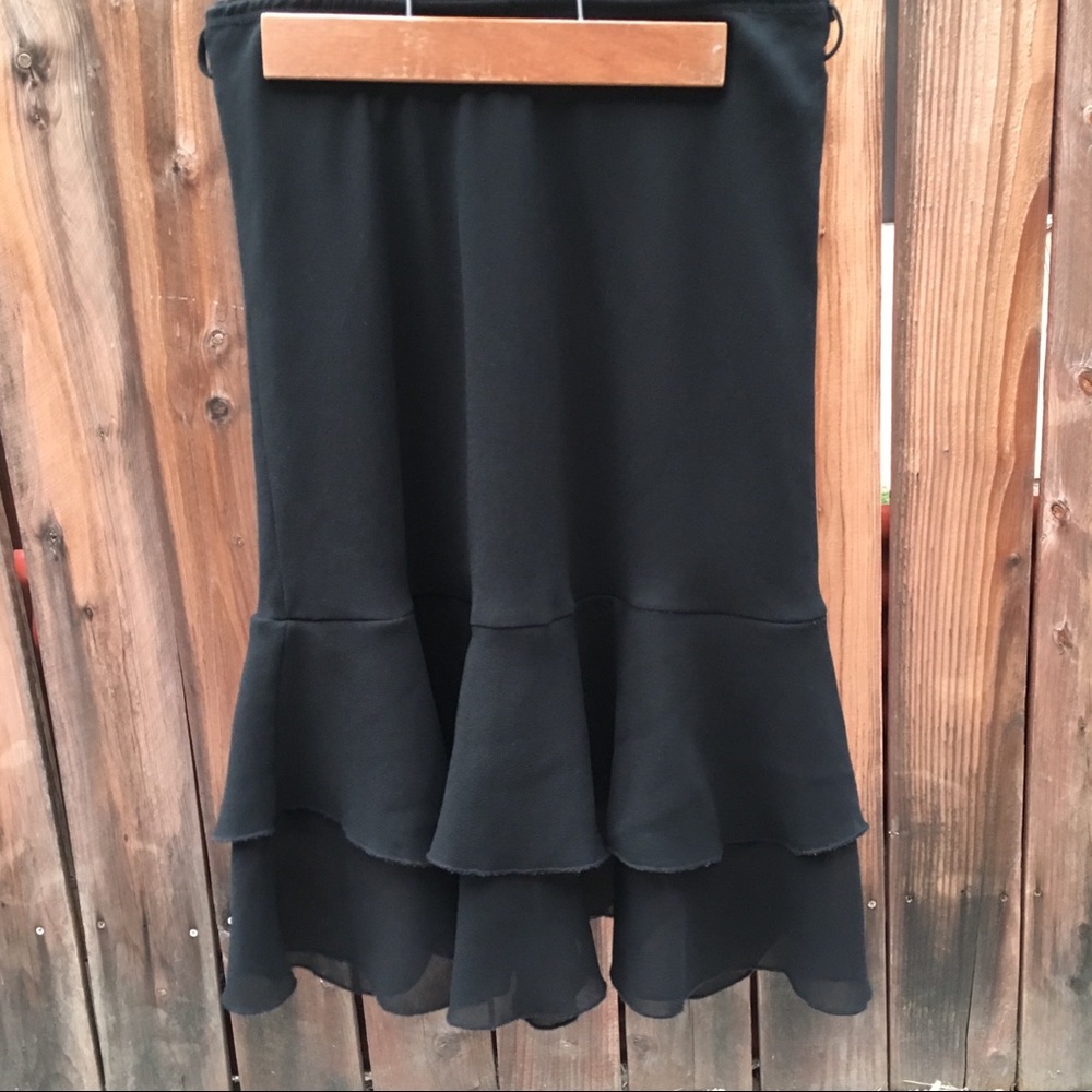 ❉ Flounce Ruffle Hem Skirt in Black Size XS - Picture 4 of 7